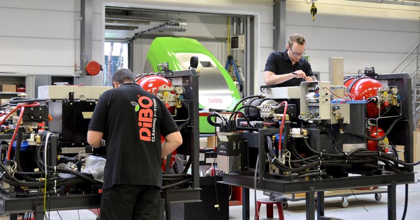 DiBO monteurs aan het werk in onze fabriek te Arendonk.
