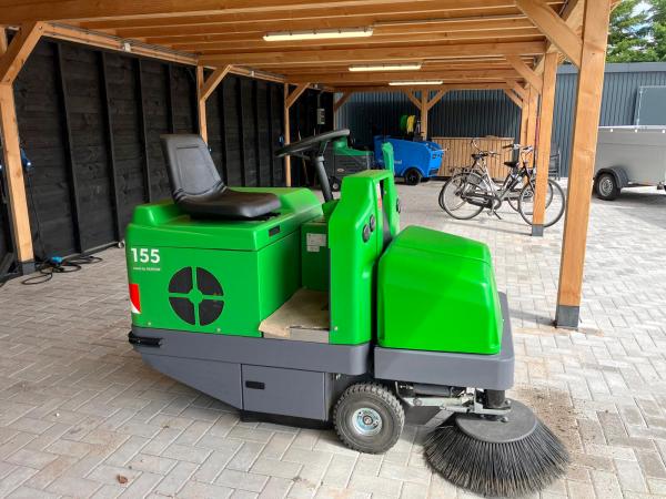 DiBO 155 E ride-on veegmachine voor Vakantiepark De Krim Texel