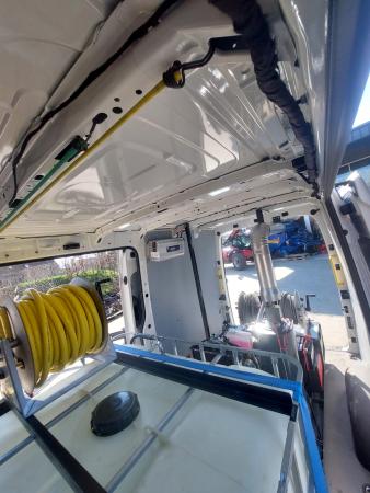 DiBO JMB-S 200/30 inbouw warmwater hogedrukunit ingebouwd in een van de voertuigen van  Aksoy Cleaning.